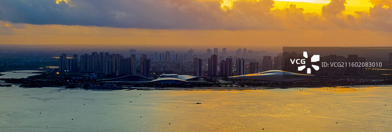 《日出湛江海湾》图片素材
