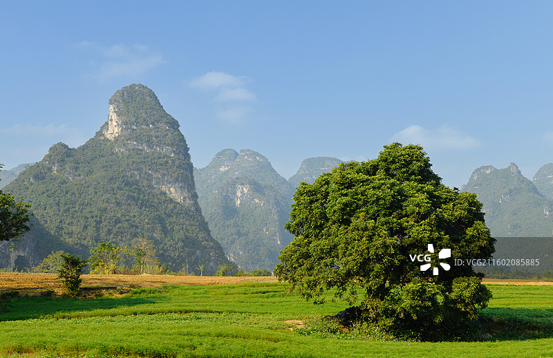 广西崇左大新峒那屿湾（安平仙河）景区喀斯特地貌田园风光和自然景观图片素材