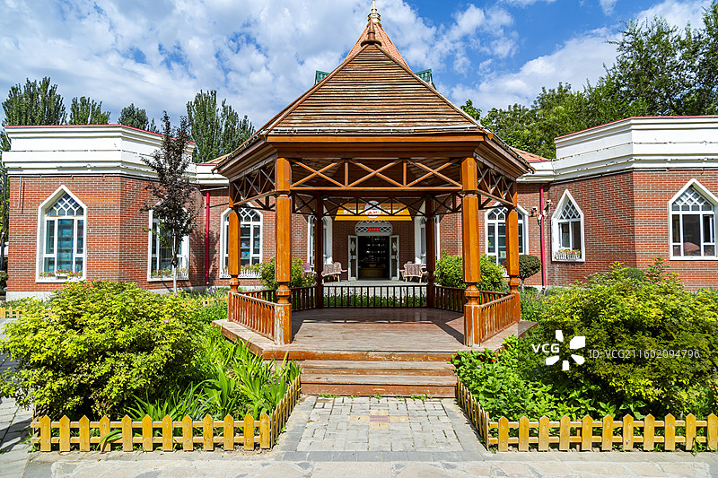 新疆伊犁六星街的少数民族特色蓝白建筑图片素材