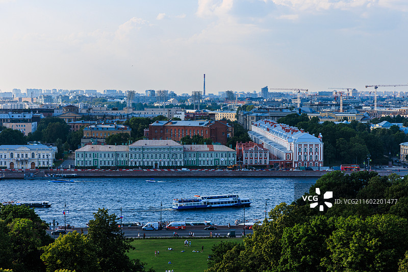 俄罗斯圣彼得堡圣以撒主教座堂俯瞰市区图片素材