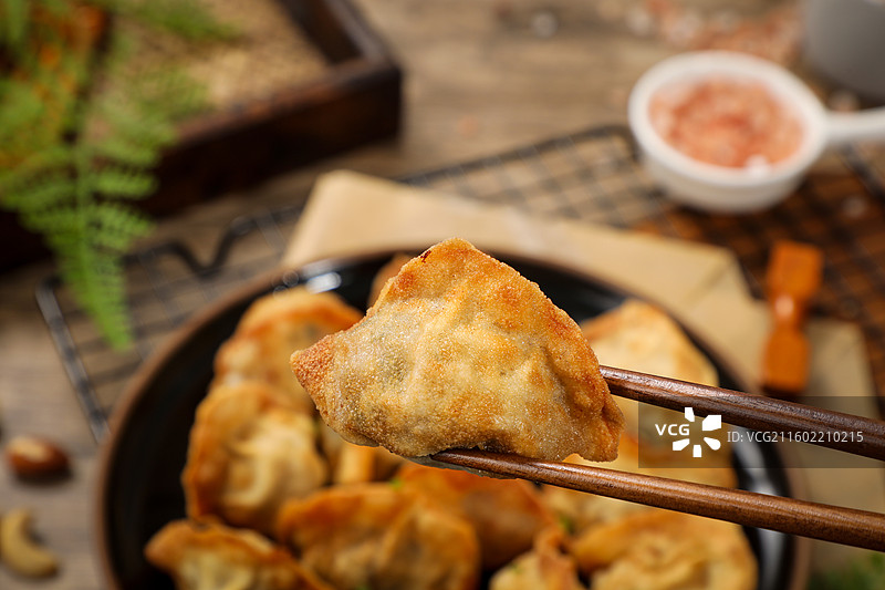 炸海鲜饺子图片素材