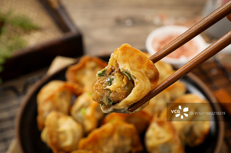 炸海鲜饺子图片素材