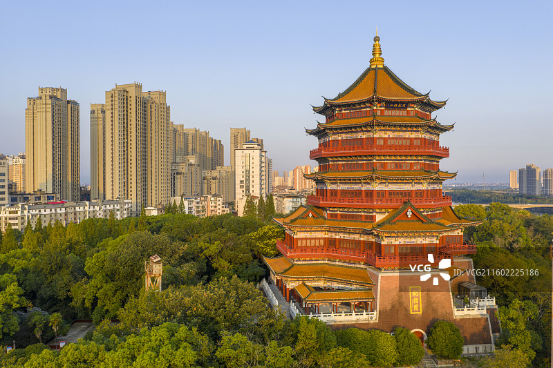 航拍江西鹰潭公园北极阁景点地标建筑信江河流城市风光图片素材