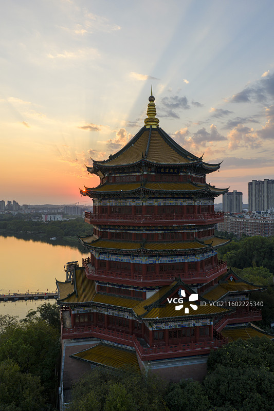 航拍江西鹰潭公园北极阁景点地标建筑信江河流城市风光图片素材