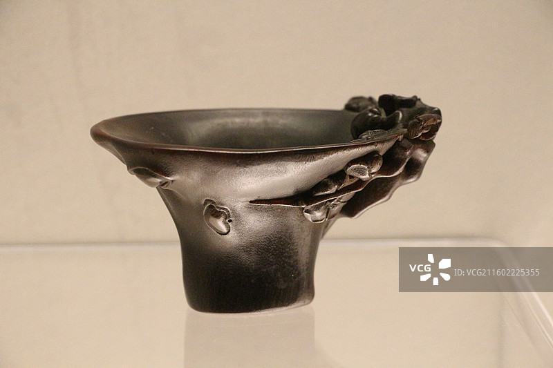 上海博物馆 —— 馆藏明清犀角器珍品展-犀角雕梅桩杯图片素材