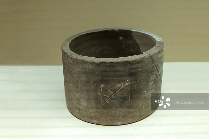 “阳城”陶量 战国·韩 1977年河南登封出土 中国国家博物馆“古代中国基本陈列”图片素材