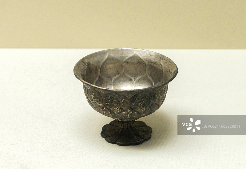 莲瓣花鸟纹高足银杯 唐代 1963年陕西西安沙坡村出土 中国国家博物馆“古代中国基本陈列”图片素材