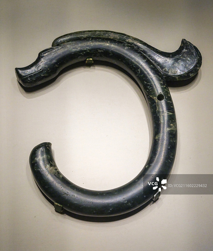 玉龙 红山文化 1971年内蒙古翁牛特旗赛沁塔拉出土 中国国家博物馆“古代中国基本陈列”图片素材