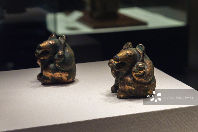 鎏金熊形青铜镇 西汉 1952年安徽合肥出土 中国国家博物馆“古代中国基本陈列”图片素材