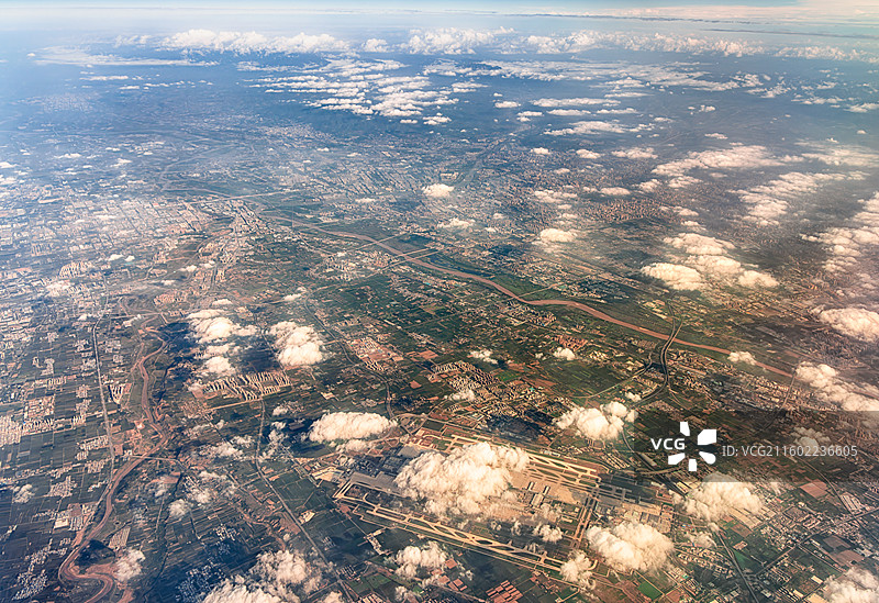 陕西西安渭河两岸的城市风光、西安咸阳国际机场航拍图图片素材