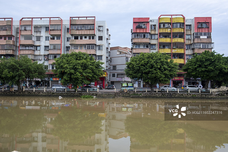 建筑倒影图片素材