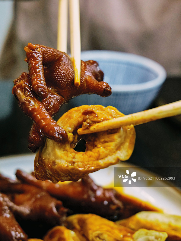 澳门文旅澳门经典美食老字号虾籽云吞捞面及路肥肠鸡爪特写美食静物摄影图片素材
