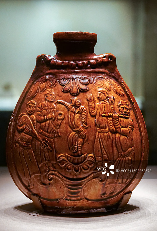 黄釉乐舞图瓷扁壶 北齐 1971年河南安阳出土 中国国家博物馆“古代中国基本陈列”图片素材