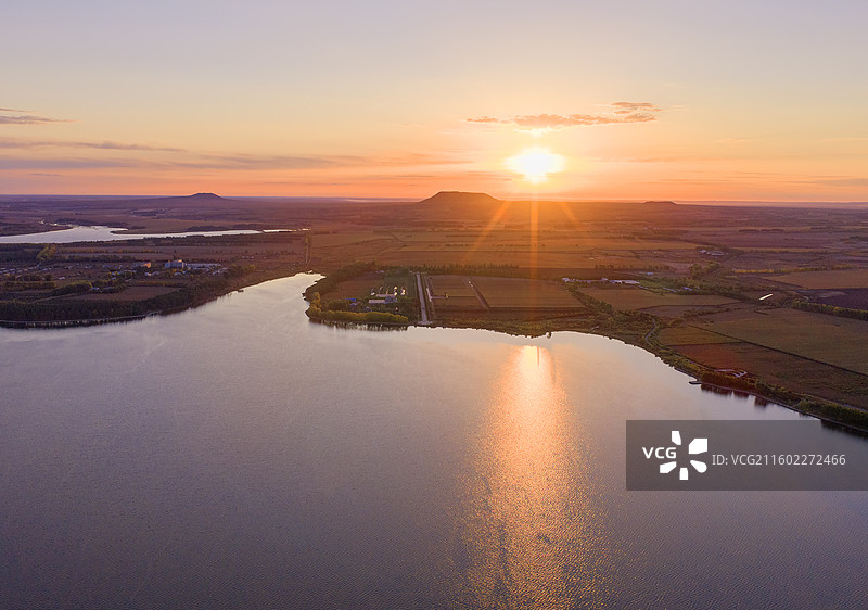 航拍黑龙江五大连池火山口、堰塞湖池景区图片素材