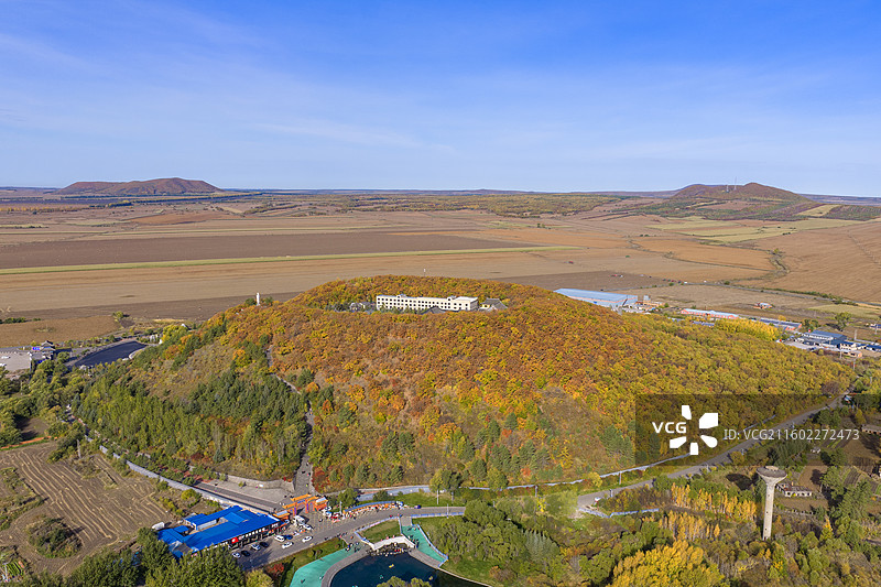航拍黑龙江五大连池火山口、堰塞湖池景区图片素材