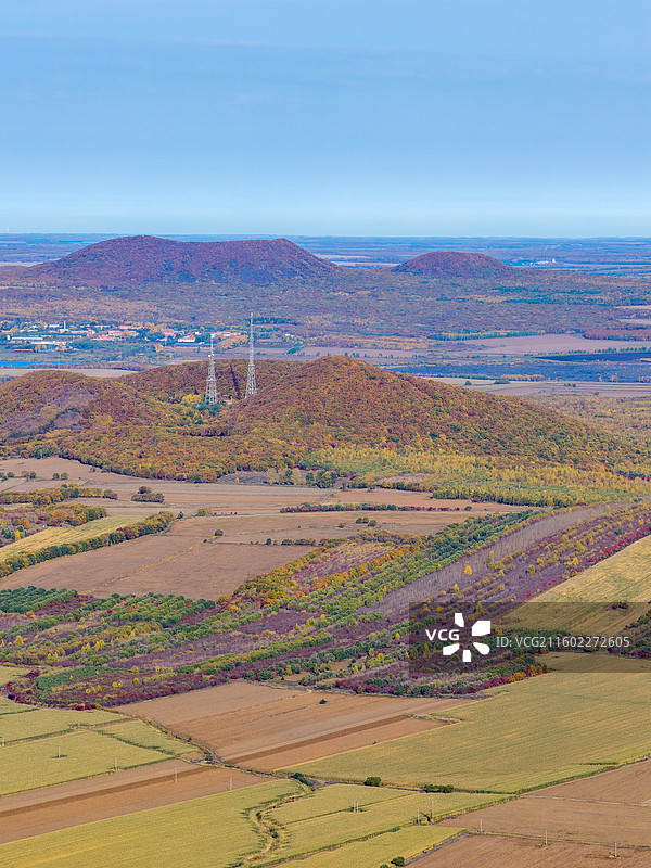 航拍黑龙江五大连池火山口、堰塞湖池景区图片素材