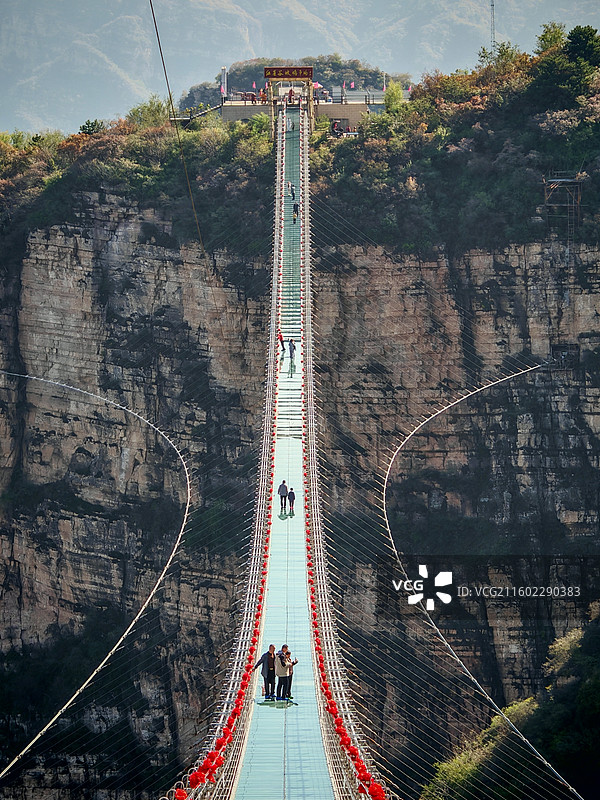 红崖谷吉尼斯世界纪录最长玻璃吊桥图片素材