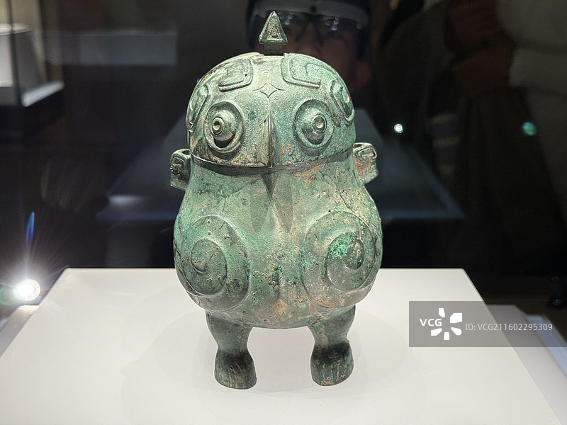 鸮卣，商，山西省吕梁市石楼县二郎坡遗址，山西博物院图片素材