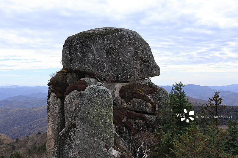 白山仙人谷景区的山顶石林图片素材