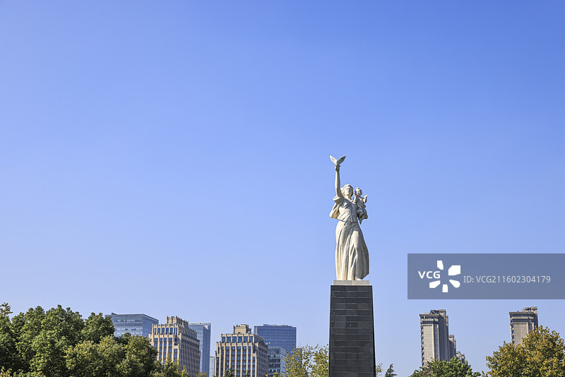 侵华日军南京大屠杀遇难同胞纪念馆和平雕塑图片素材