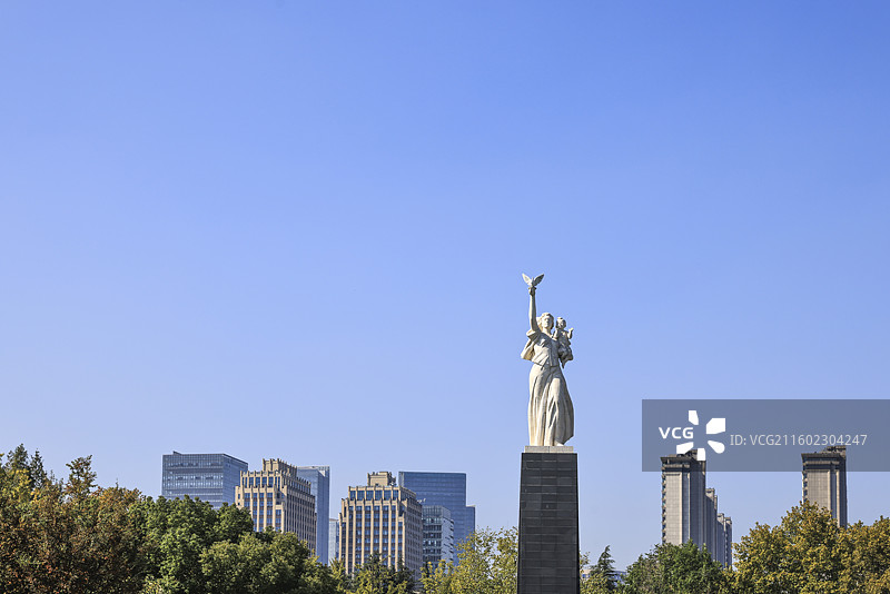 侵华日军南京大屠杀遇难同胞纪念馆和平雕塑图片素材