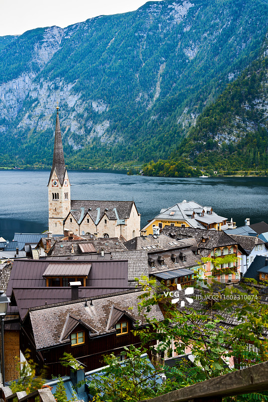 哈尔施塔特小镇与阿尔卑斯山湖畔美景图片素材