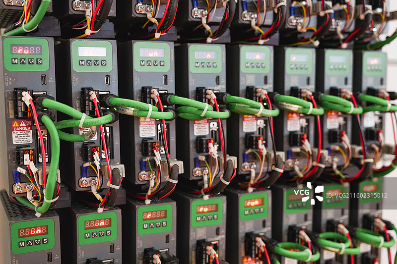 排列整齐的电气控制设备图片素材