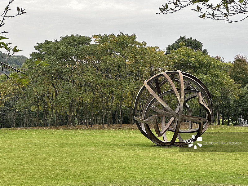 浙江台州椒江市民广场户外圆球标志建筑解压方式图片素材