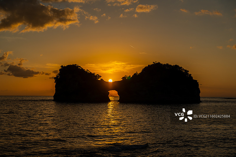 日本和歌山白滨圆月岛落日图片素材