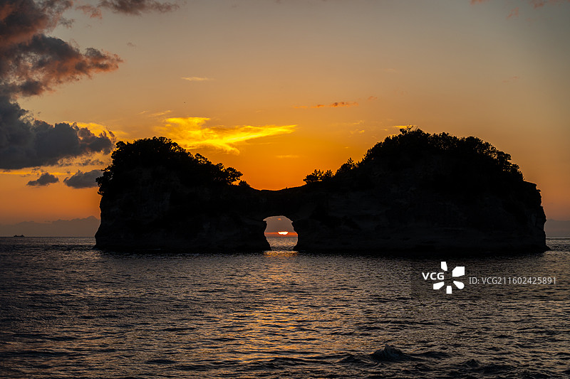 日本和歌山白滨圆月岛落日图片素材