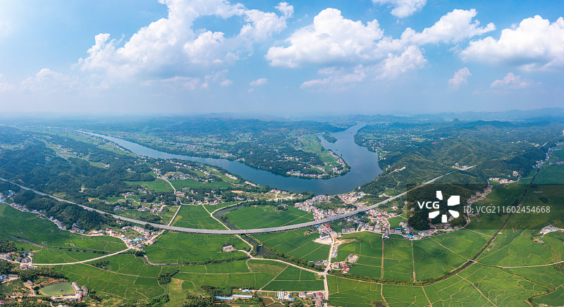 航拍俯瞰益阳桃江县大栗港镇资水湾与栗山河的乡村风光，平洞高速图片素材