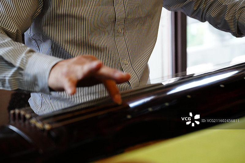 音乐 手 特写 弹琴图片素材