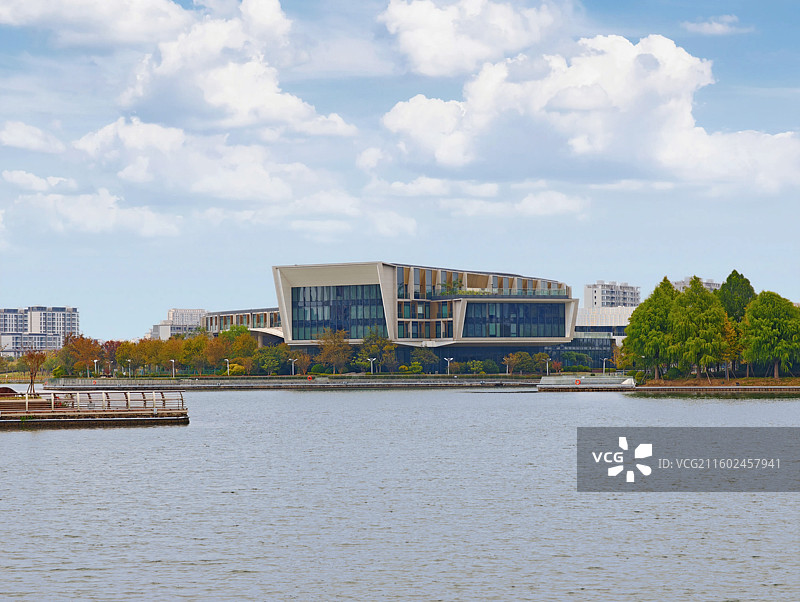 上海奉贤区上海之鱼公园金海湖湖畔的上海东方美谷JW万豪酒店（JW Marriott）图片素材