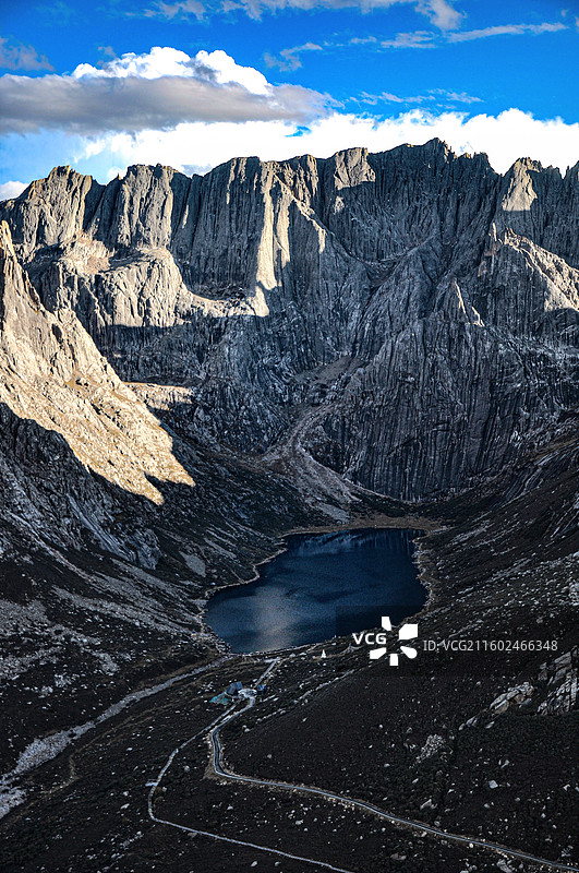 莲宝叶则，扎尕尔措，冰川和湖泊图片素材