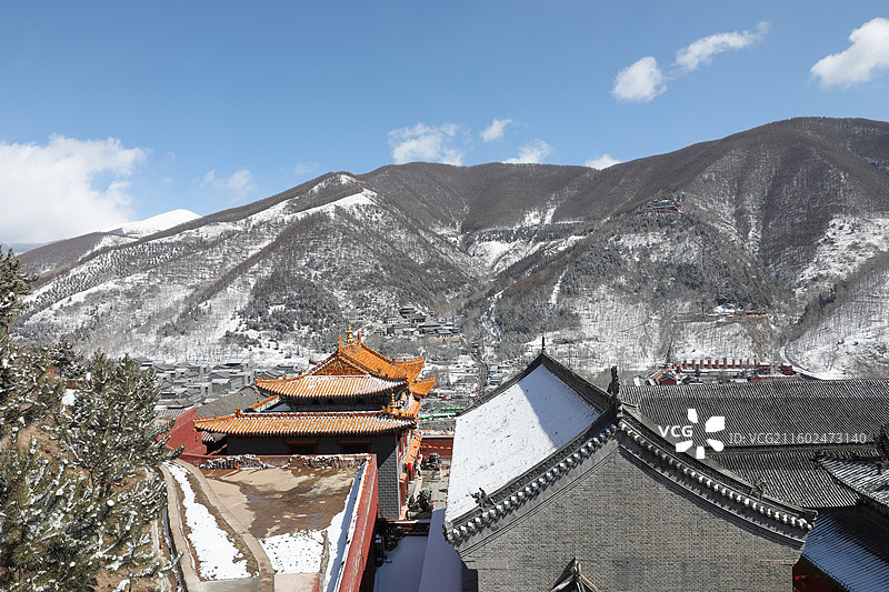 五台山菩萨顶广化寺塔院寺大雪雪山图片素材