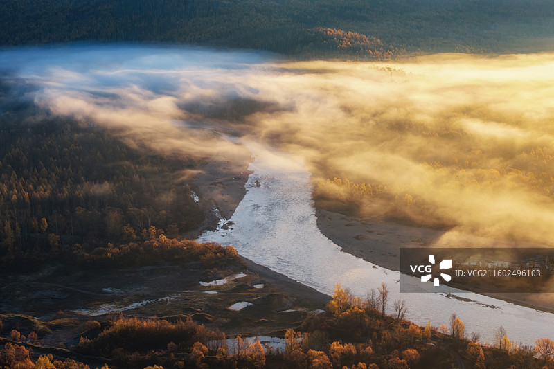 中国内蒙根河源国家湿地公园秋天晨雾航拍图片素材