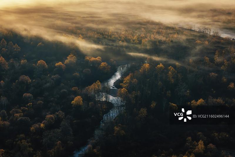 中国内蒙根河源国家湿地公园秋天晨雾航拍图片素材