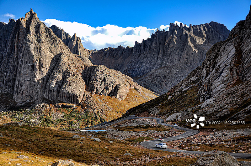 莲宝叶则，冰川雪山和公路图片素材
