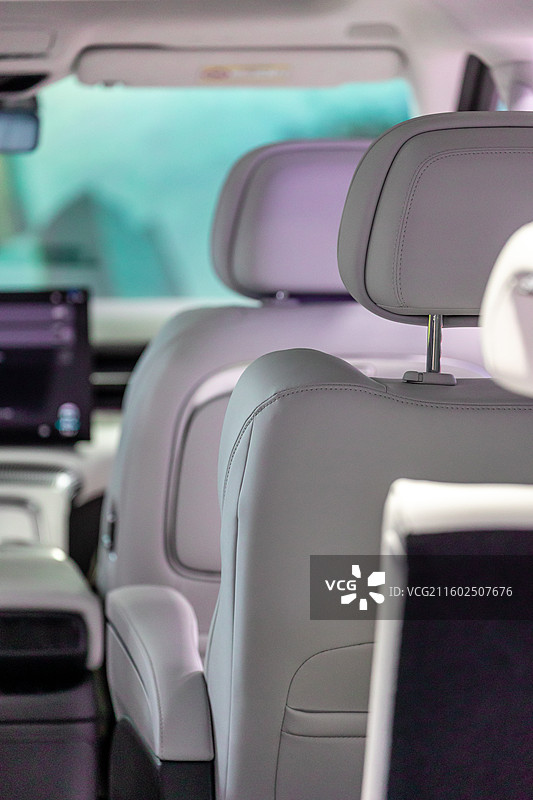 深圳CEIC消费电子创新大会上国产智能新能源汽车内部精致设计与环境图片素材