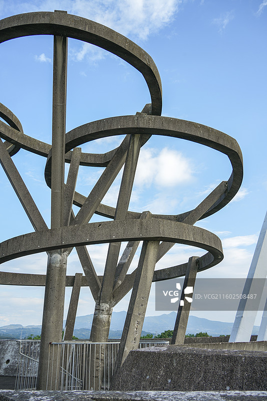 日本熊本县玉名市运动公园山丘顶部高崎正治设计的观景建筑玉名天望馆图片素材