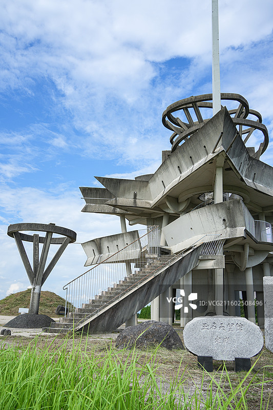 日本熊本县玉名市运动公园山丘顶部高崎正治设计的观景建筑玉名天望馆图片素材