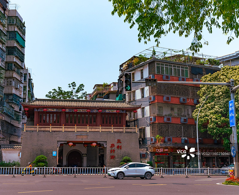 潮州三利门，市井烟火与古城门楼的时空对话图片素材