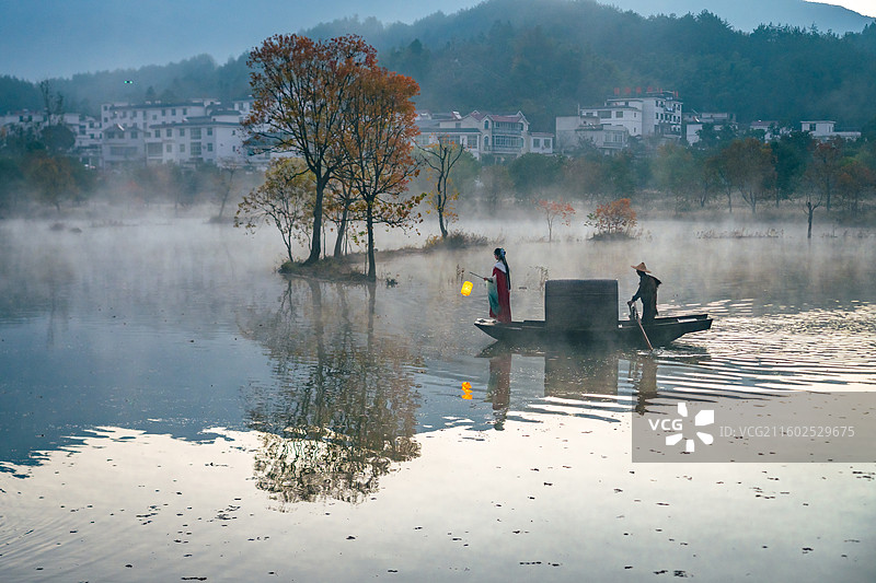 罗田河西畈村，武汉出发1.5h。早上五点起床蹲守，朝阳、晨雾、水中乌臼倒影，以及笔架山⛰做背景，绝了图片素材