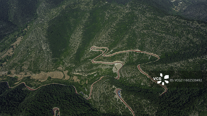 山路自然景观公路高视角绿色图片素材
