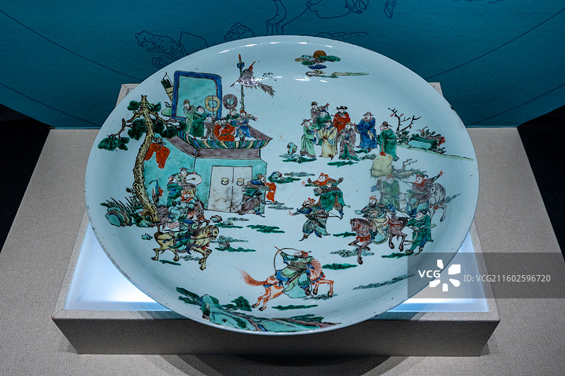 清康熙五彩铜雀台比武图大盘图片素材