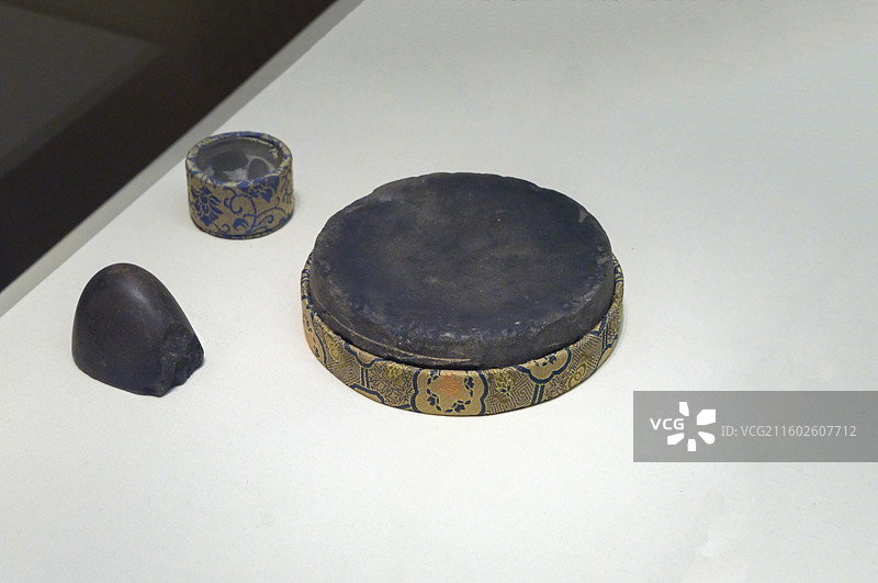 墨、石砚及研石 西汉 1975年湖北江陵凤凰山出土 中国国家博物馆“古代中国基本陈列”图片素材