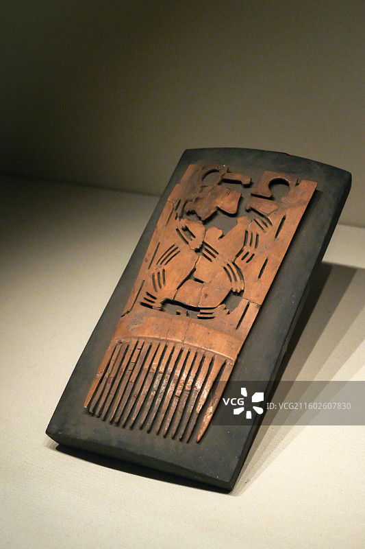 镂雕旋纹象牙梳 大汶口文化 1959年山东泰安大汶口出土 中国国家博物馆“古代中国基本陈列”图片素材