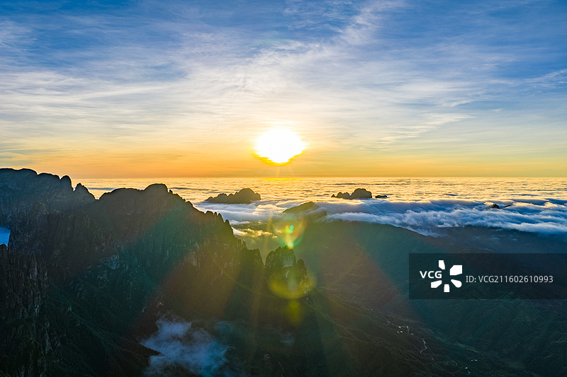 中国广西来宾金秀大瑶山丹霞峰林景观风光图片素材