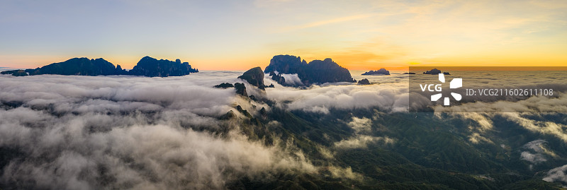 中国广西来宾金秀大瑶山丹霞峰林景观风光图片素材