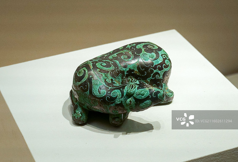 错银卧牛青铜镇 战国·楚 1956年安徽寿县出土 中国国家博物馆“古代中国基本陈列”图片素材